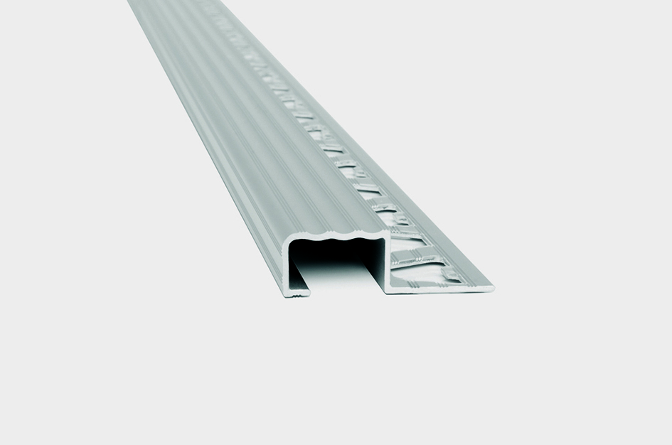 PROTECTOR GRADA 10.5mm x 2.5m ALUMINIO ANODIZADO MATE